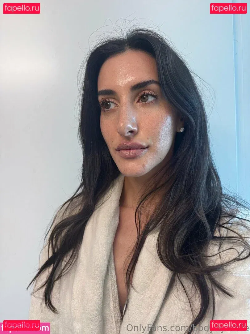 BodybyLorrie Onlyfans Photo Gallery 