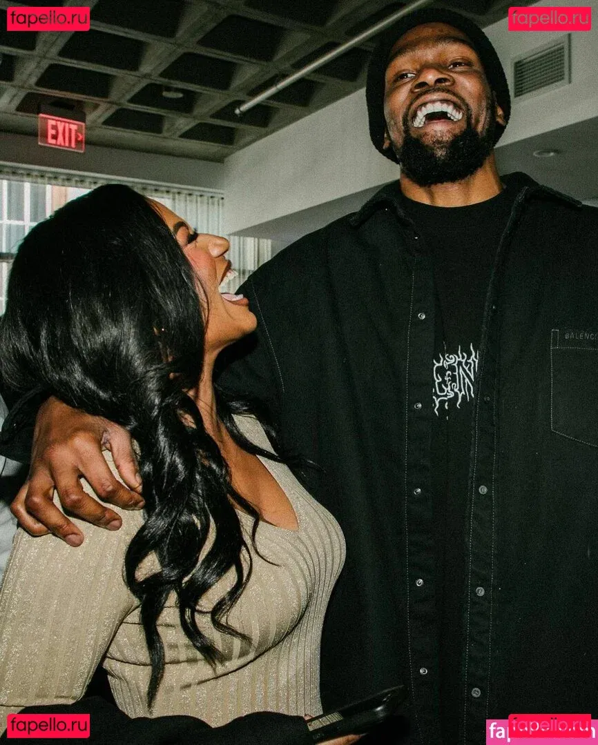 Taylor Rooks Onlyfans Photo Gallery 