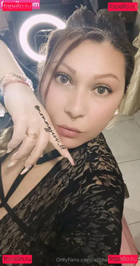 apoloniathomson Onlyfans Photo Gallery 