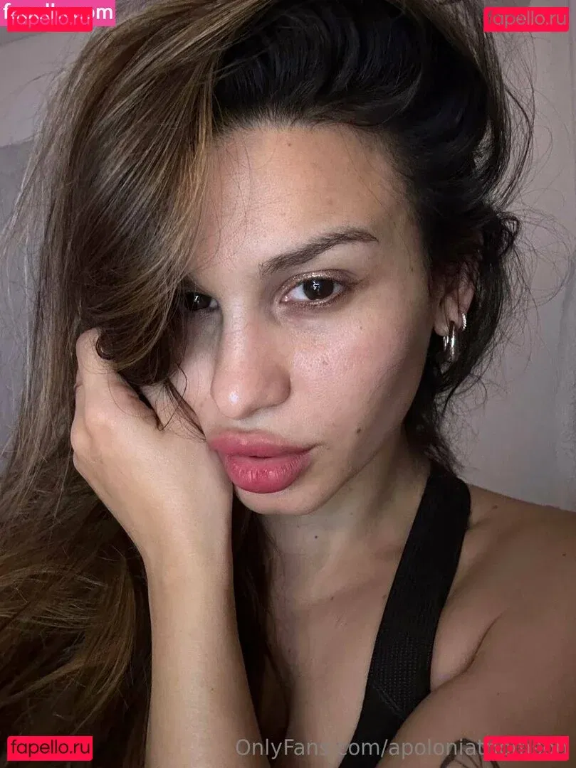 apoloniathomson Onlyfans Photo Gallery 