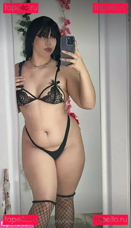 apoloniathomson Onlyfans Photo Gallery 