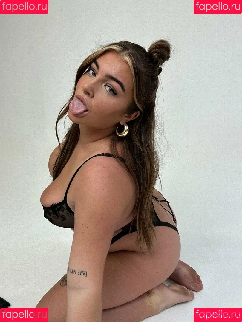 Baddybrunettexx Onlyfans Photo Gallery 