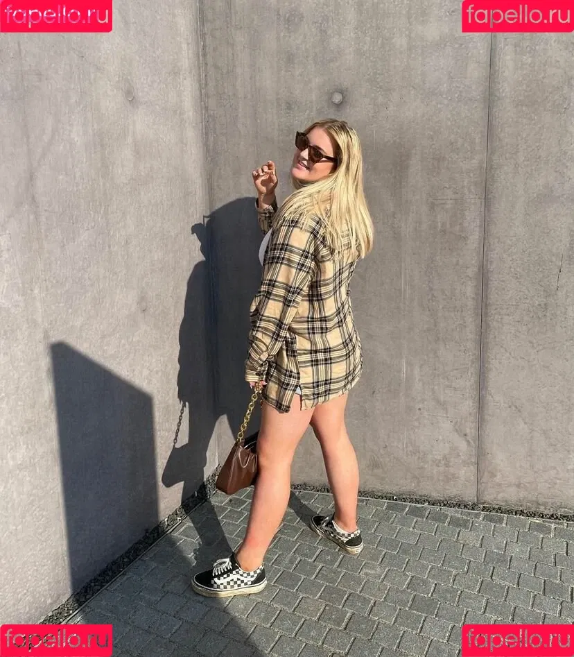 Baddybrunettexx Onlyfans Photo Gallery 