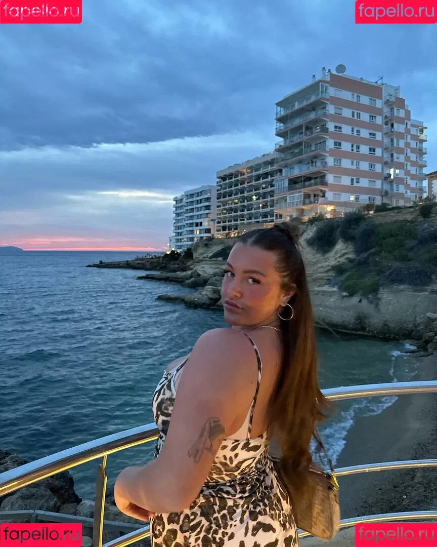 Baddybrunettexx Onlyfans Photo Gallery 