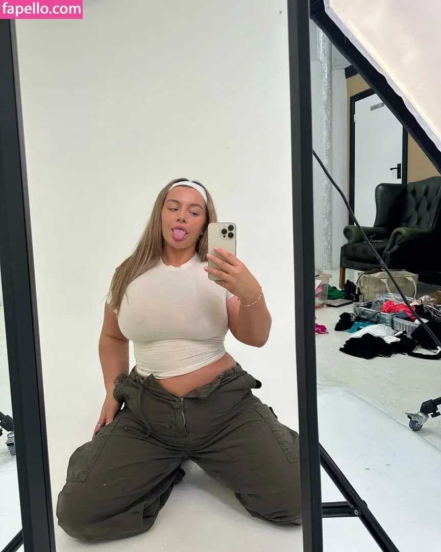 Baddybrunettexx Onlyfans Photo Gallery 