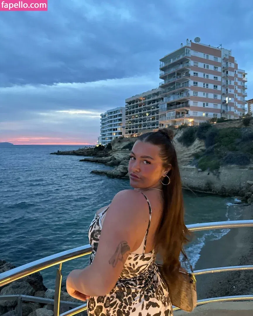 Baddybrunettexx Onlyfans Photo Gallery 