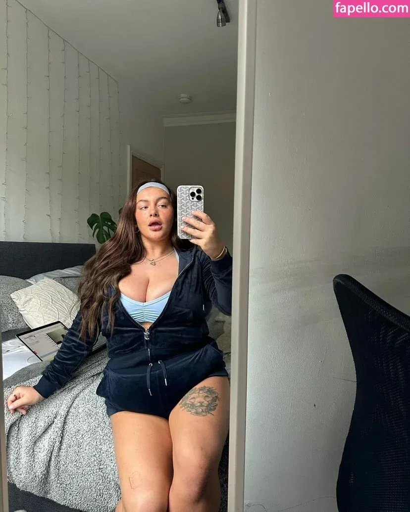 Baddybrunettexx Onlyfans Photo Gallery 