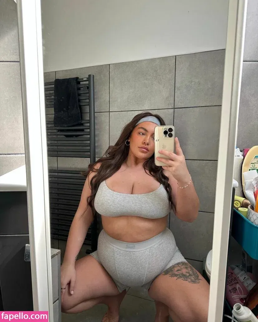 Baddybrunettexx Onlyfans Photo Gallery 