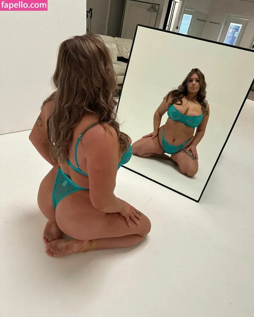 Baddybrunettexx Onlyfans Photo Gallery 