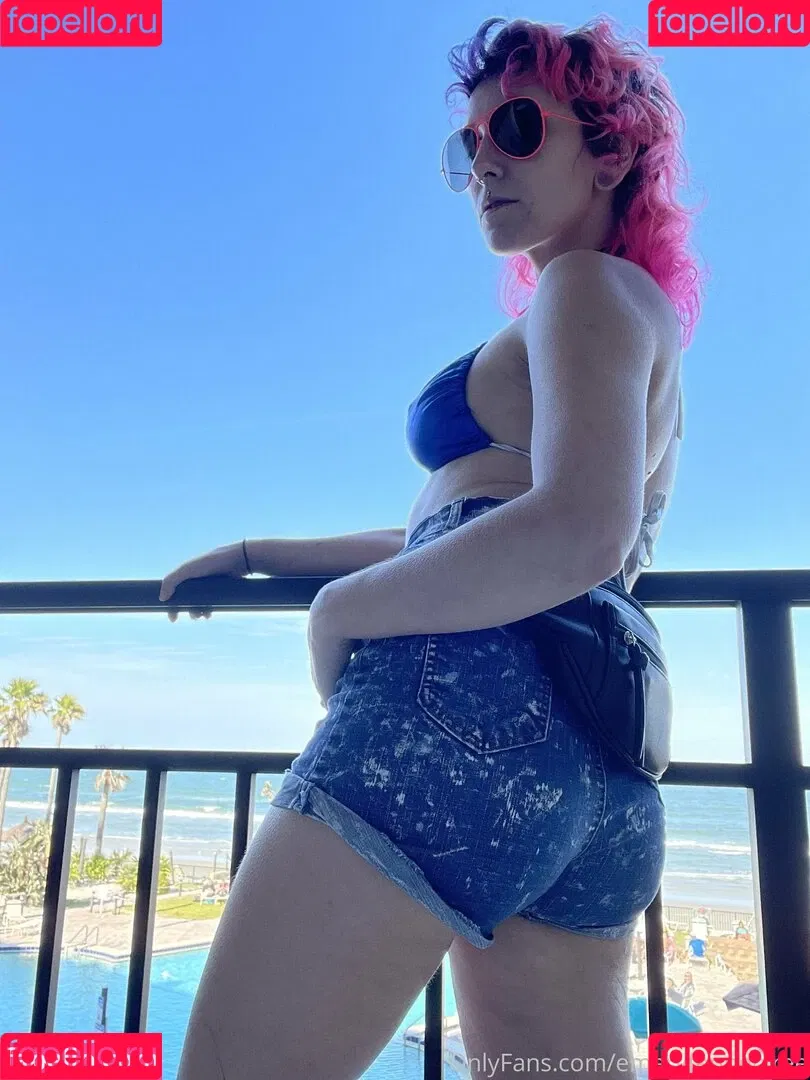 emeryfennecfree Onlyfans Photo Gallery 