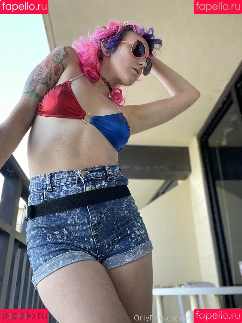 emeryfennecfree Onlyfans Photo Gallery 