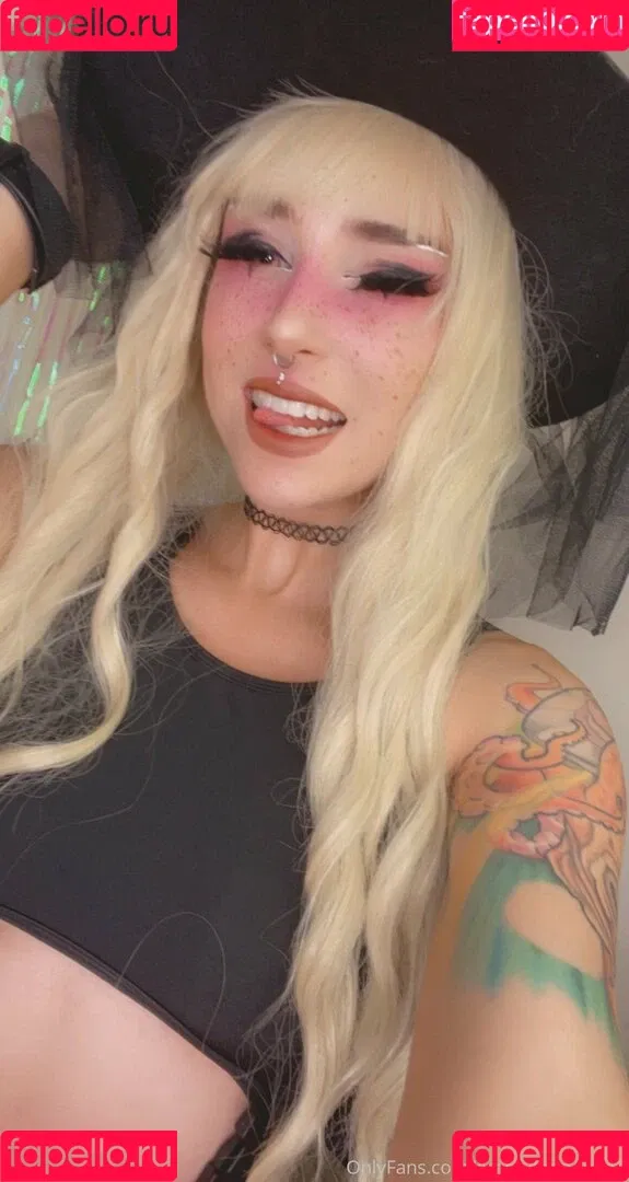 emeryfennecfree Onlyfans Photo Gallery 
