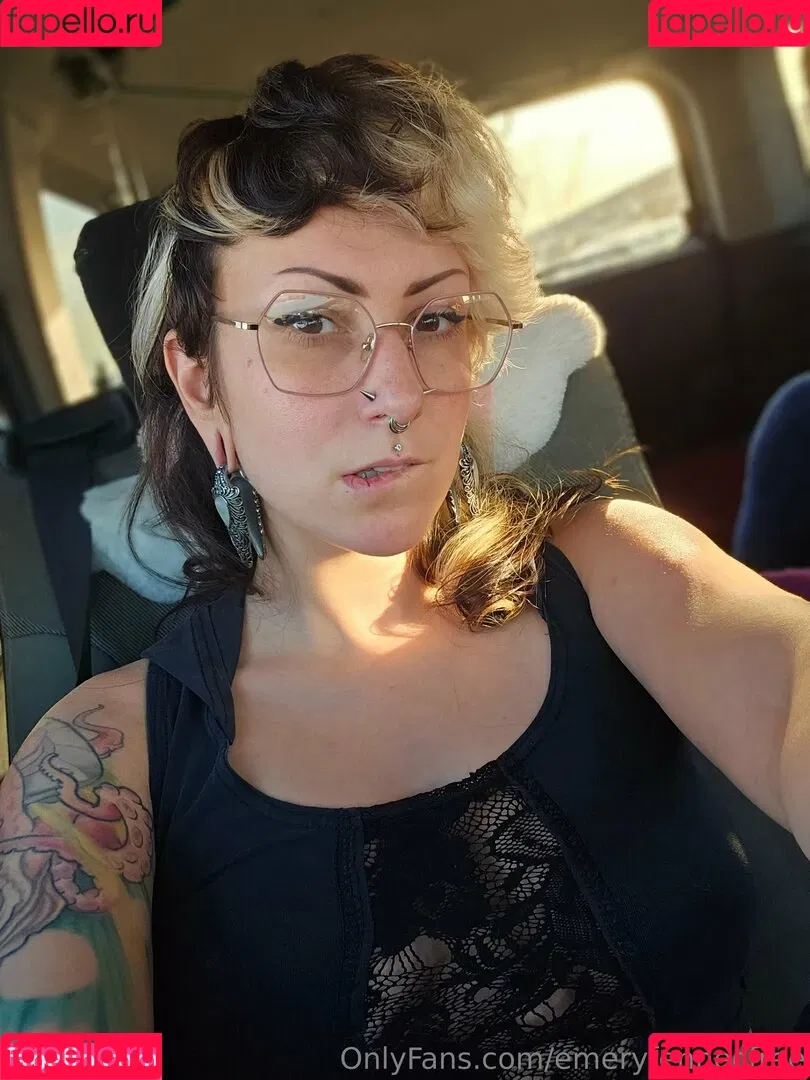 emeryfennecfree Onlyfans Photo Gallery 