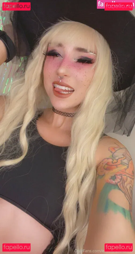 emeryfennecfree Onlyfans Photo Gallery 