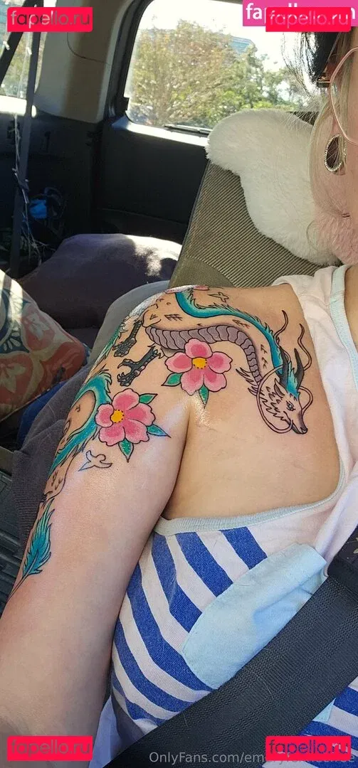 emeryfennecfree Onlyfans Photo Gallery 