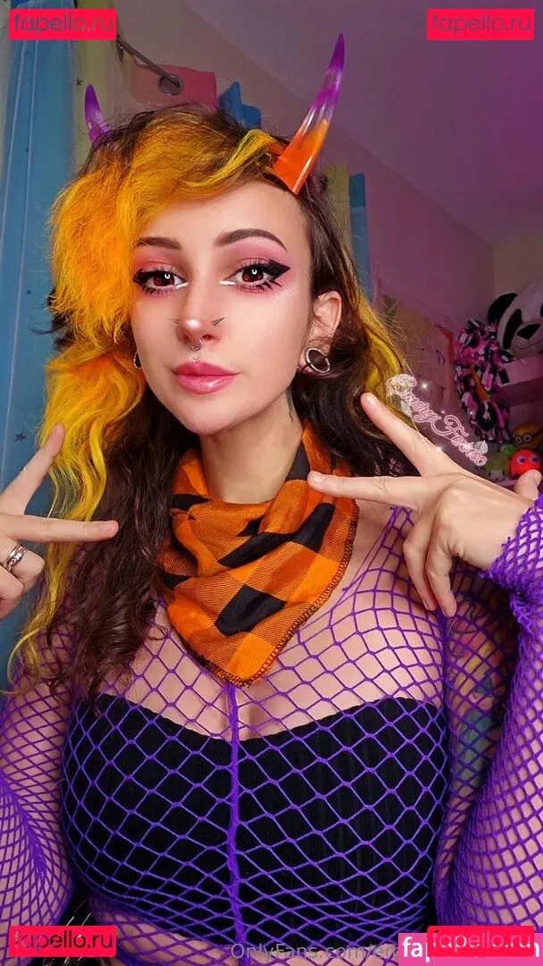 emeryfennecfree Onlyfans Photo Gallery 