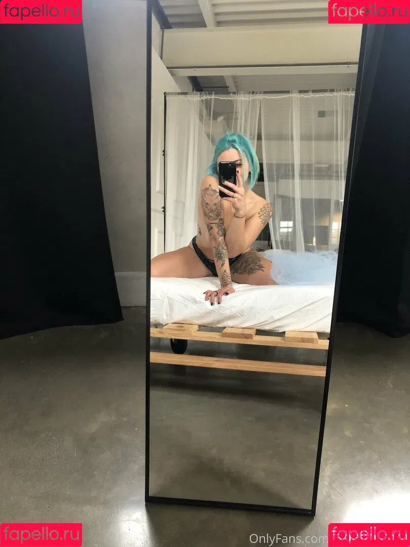 bluemooncrii Onlyfans Photo Gallery 