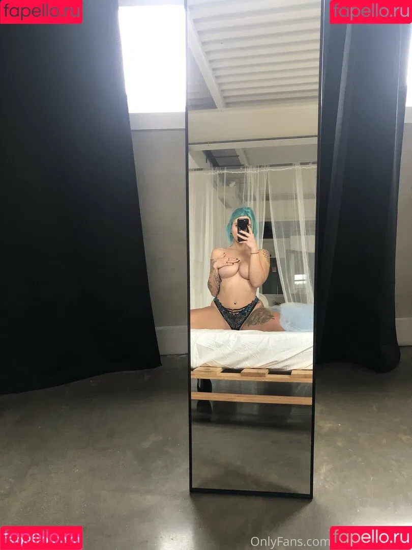 bluemooncrii Onlyfans Photo Gallery 