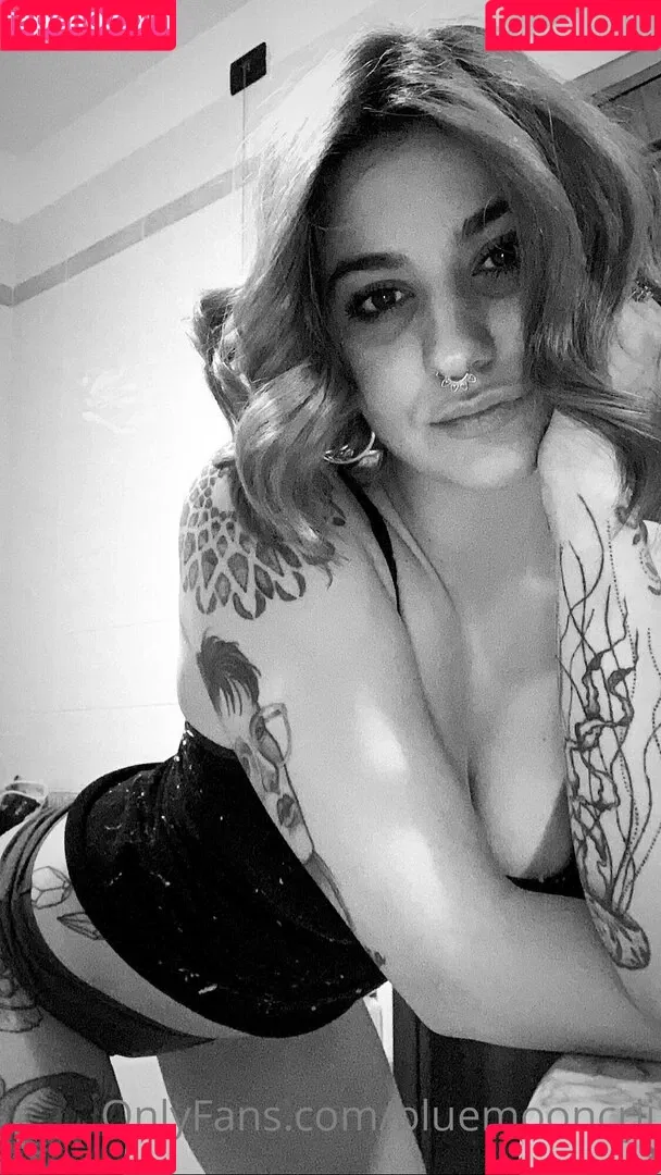 bluemooncrii Onlyfans Photo Gallery 