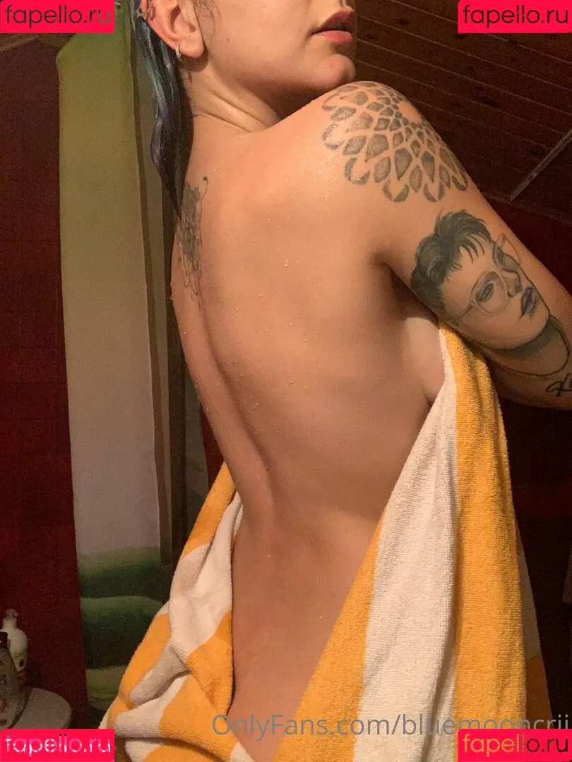 bluemooncrii Onlyfans Photo Gallery 