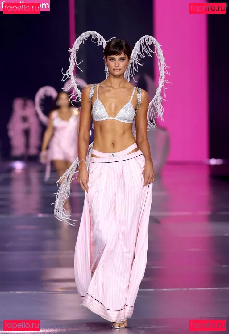 Taylor Marie Hill Onlyfans Photo Gallery 