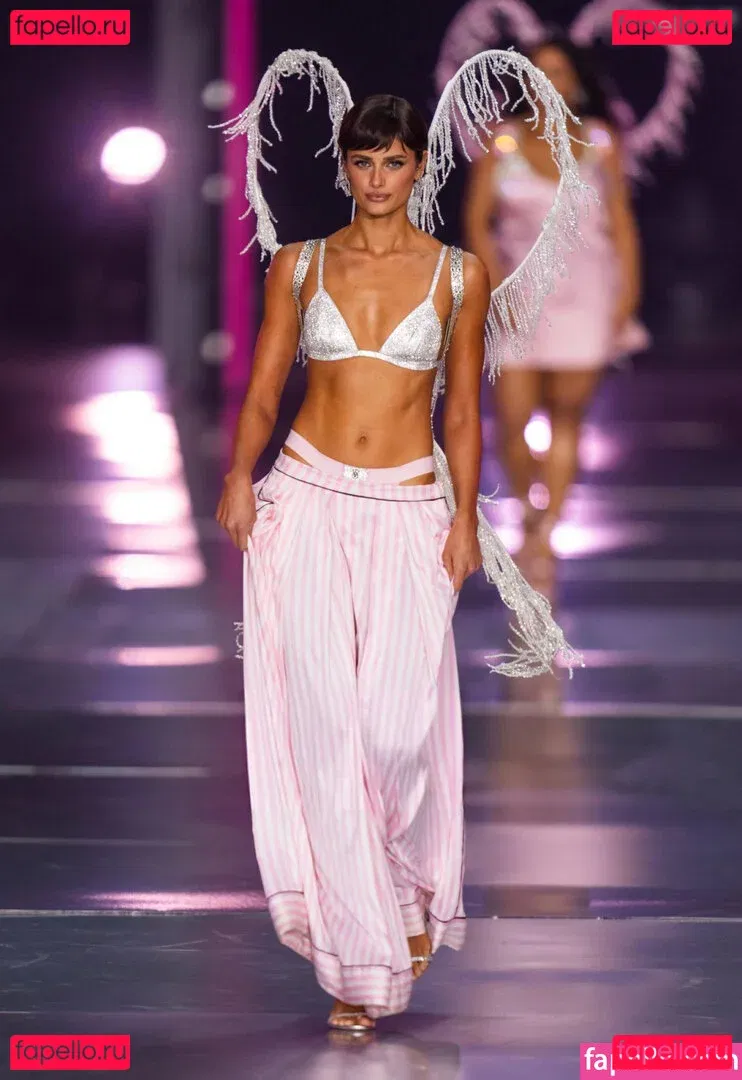 Taylor Marie Hill Onlyfans Photo Gallery 