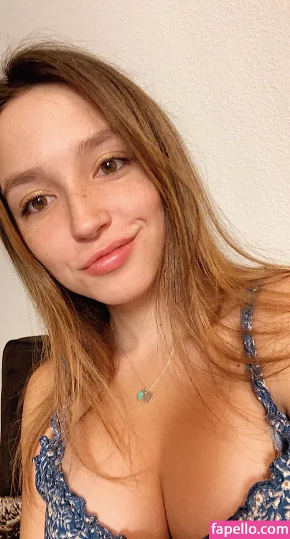 Chlotobin Onlyfans Photo Gallery 