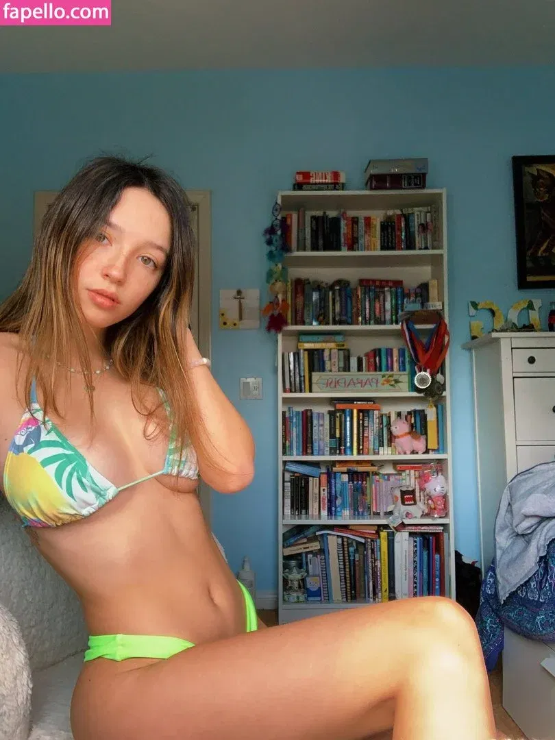 Chlotobin Onlyfans Photo Gallery 