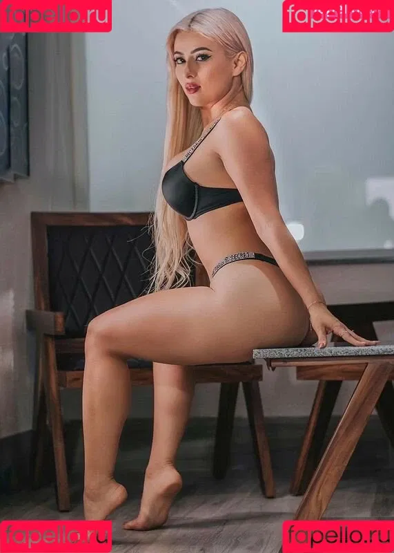alemiarojas Onlyfans Photo Gallery 