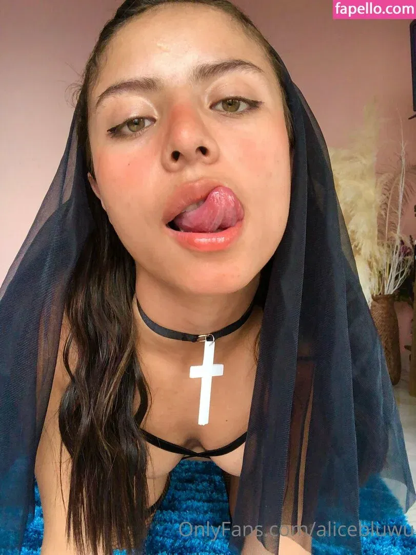 alicebluwu Onlyfans Photo Gallery 