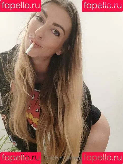 ginasmokingqueen Onlyfans Photo Gallery 