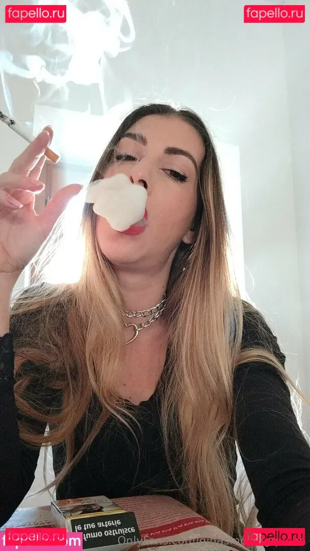 ginasmokingqueen Onlyfans Photo Gallery 