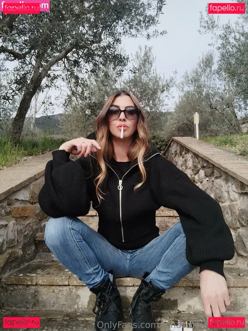 ginasmokingqueen Onlyfans Photo Gallery 