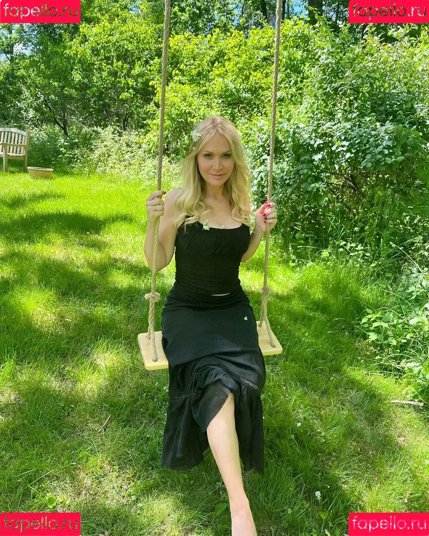 Barbara Alyn Woods Onlyfans Photo Gallery 