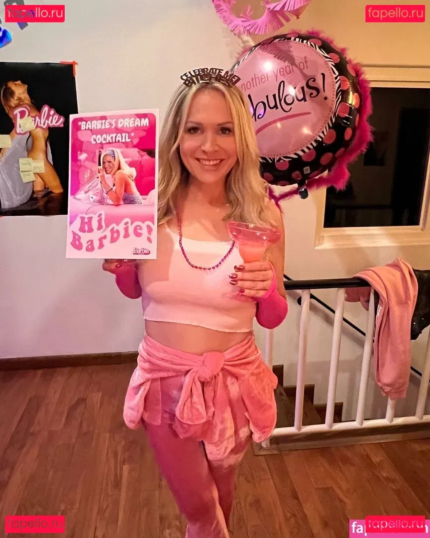 Barbara Alyn Woods Onlyfans Photo Gallery 