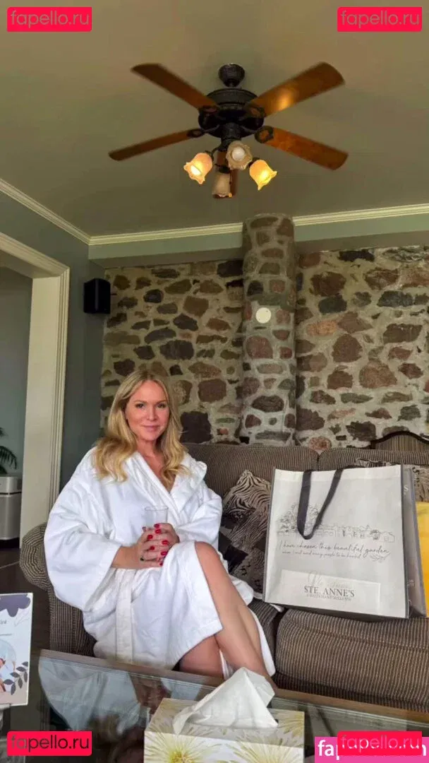 Barbara Alyn Woods Onlyfans Photo Gallery 