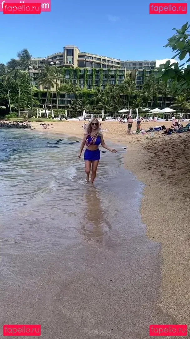 Barbara Alyn Woods Onlyfans Photo Gallery 