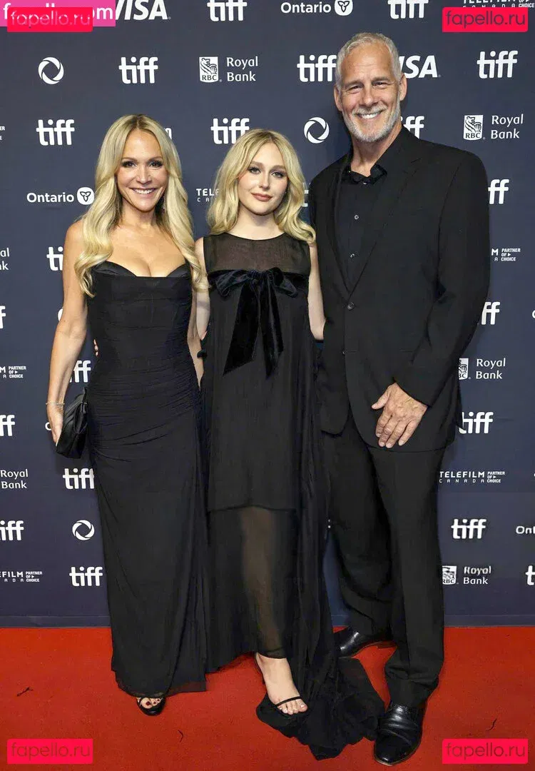 Barbara Alyn Woods Onlyfans Photo Gallery 