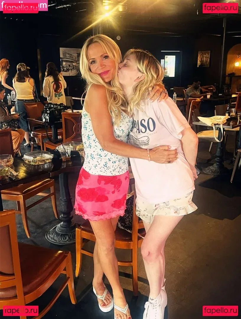 Barbara Alyn Woods Onlyfans Photo Gallery 