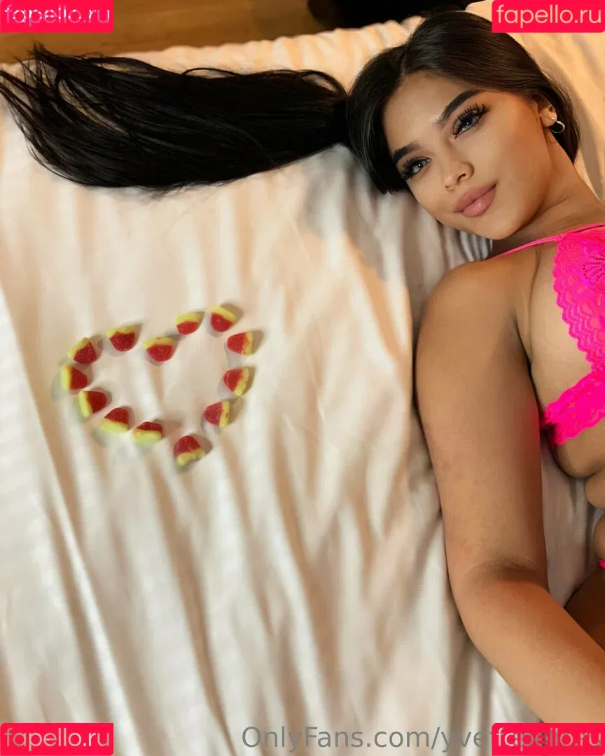 yvetteflores Onlyfans Photo Gallery 