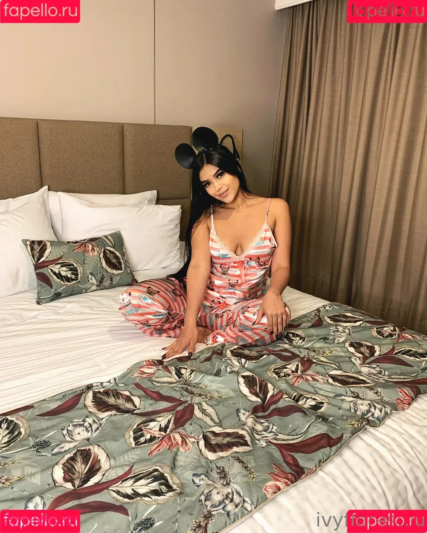 yvetteflores Onlyfans Photo Gallery 
