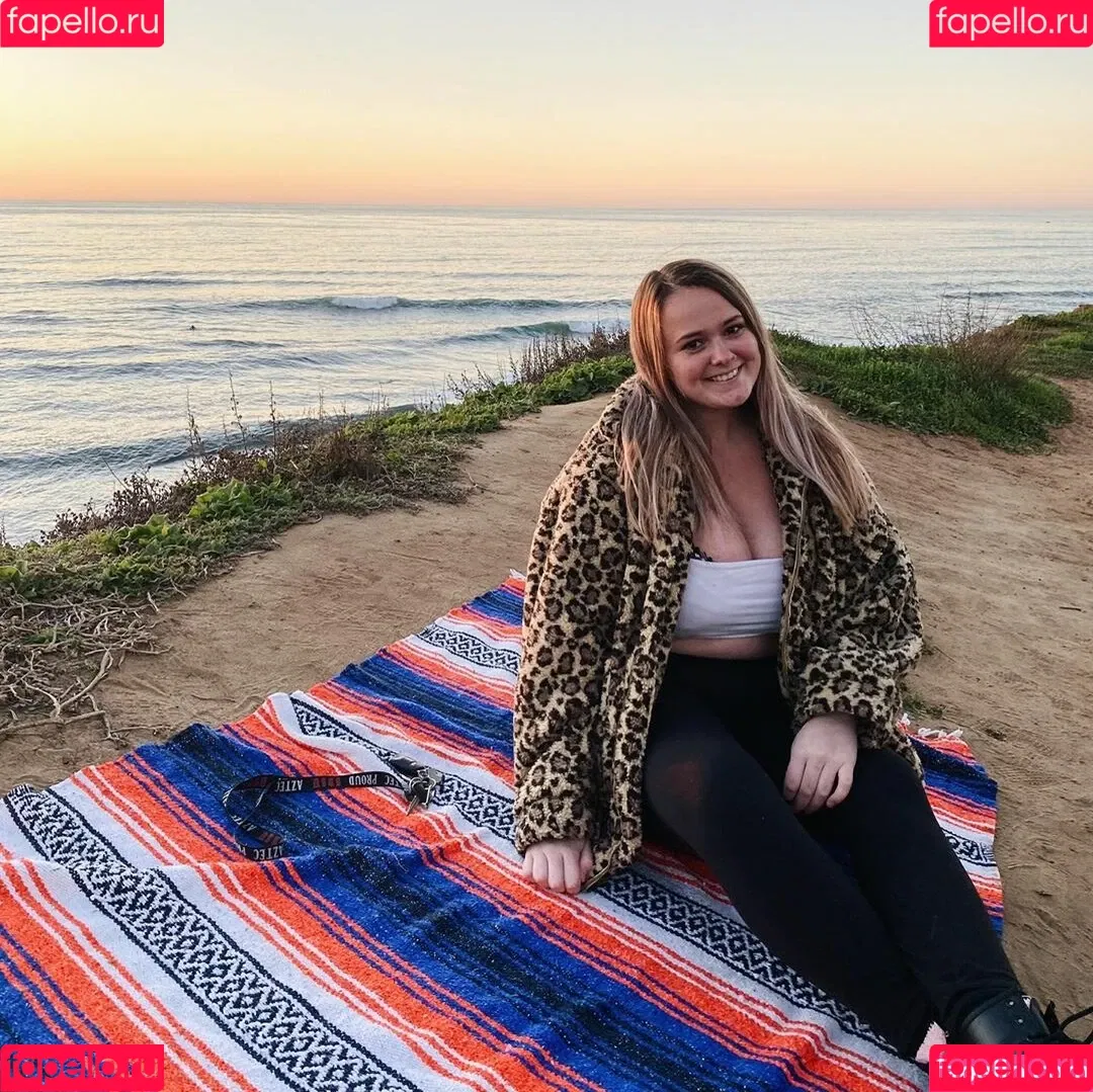 Autumn Lee Onlyfans Photo Gallery 