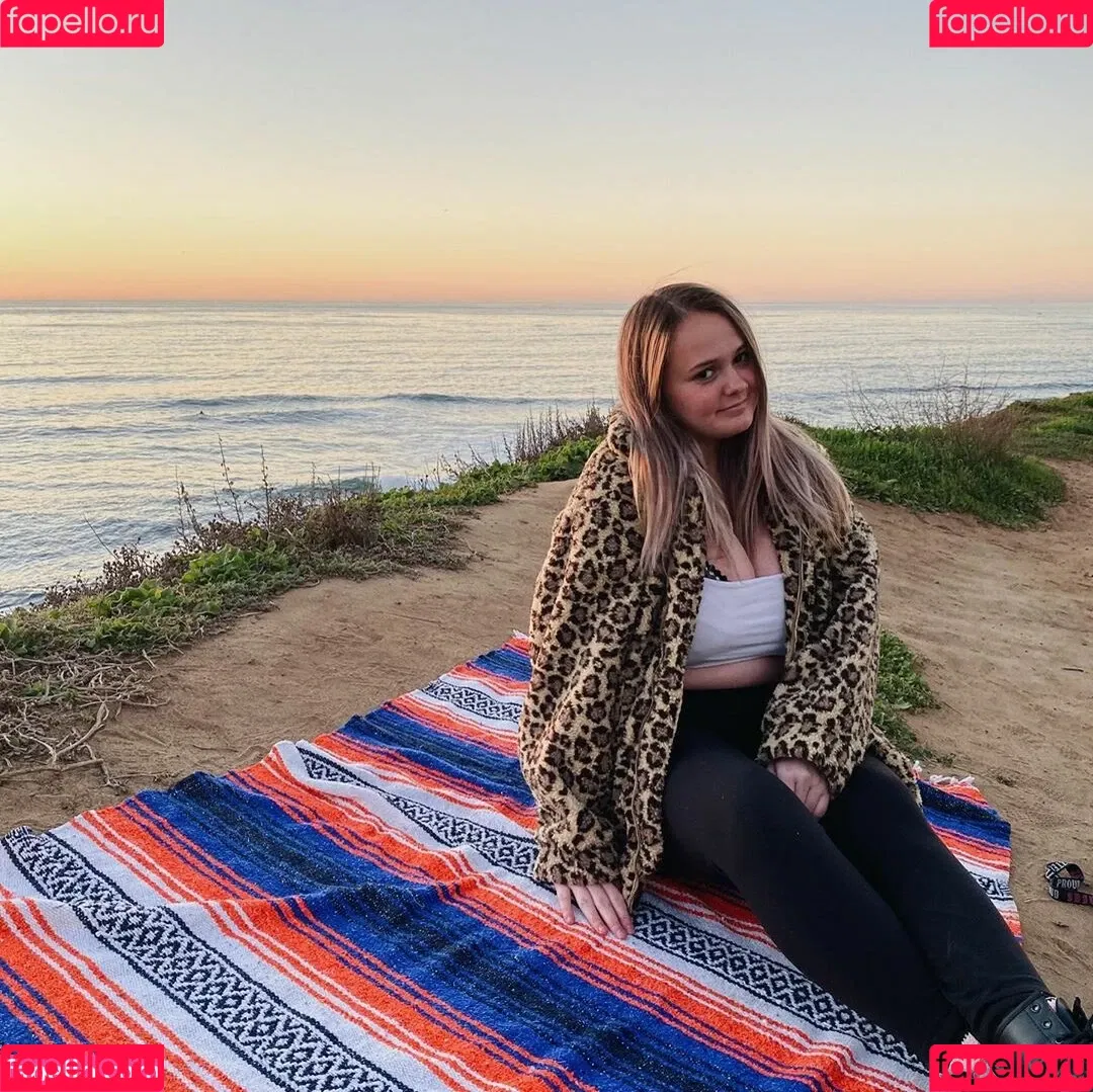 Autumn Lee Onlyfans Photo Gallery 