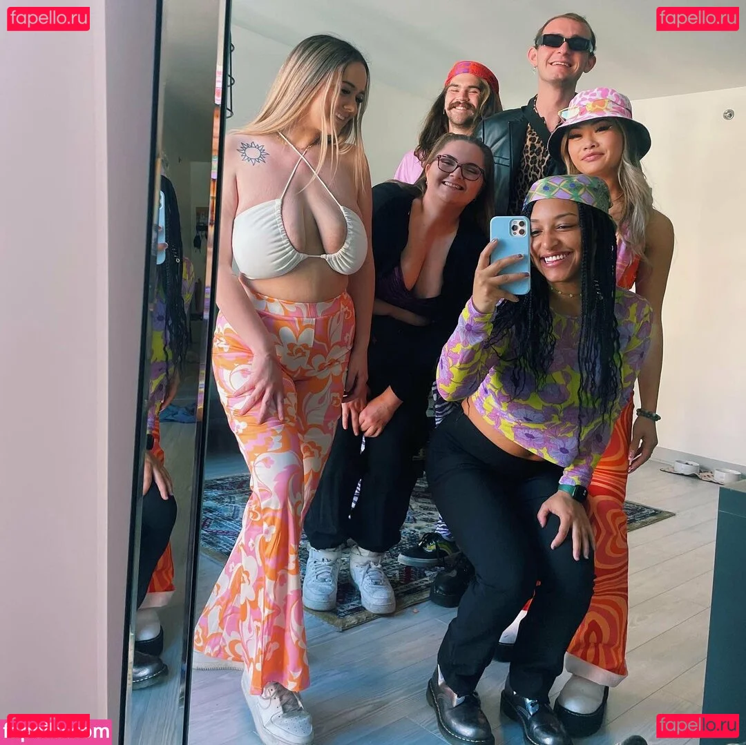 Autumn Lee Onlyfans Photo Gallery 