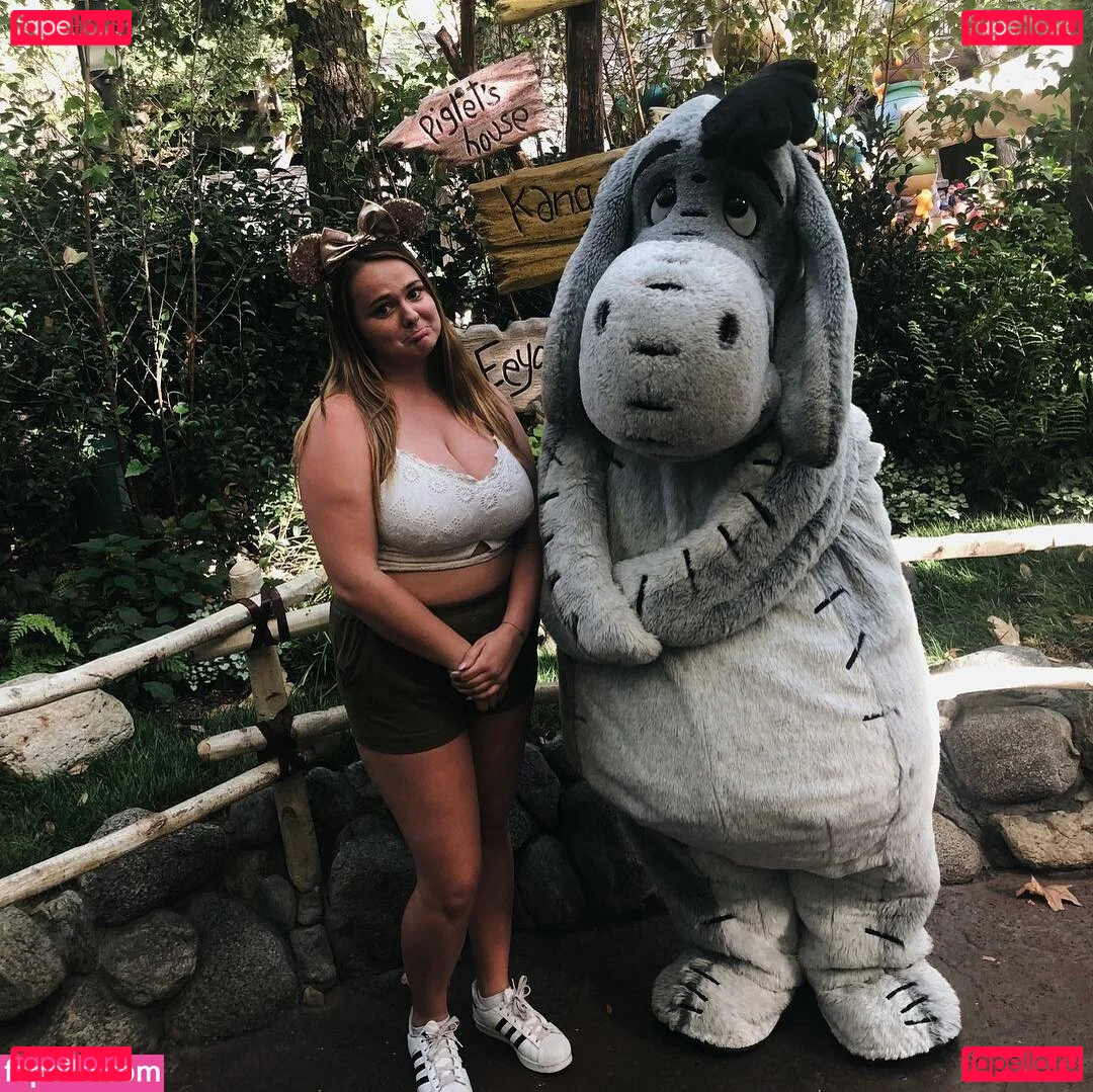 Autumn Lee Onlyfans Photo Gallery 