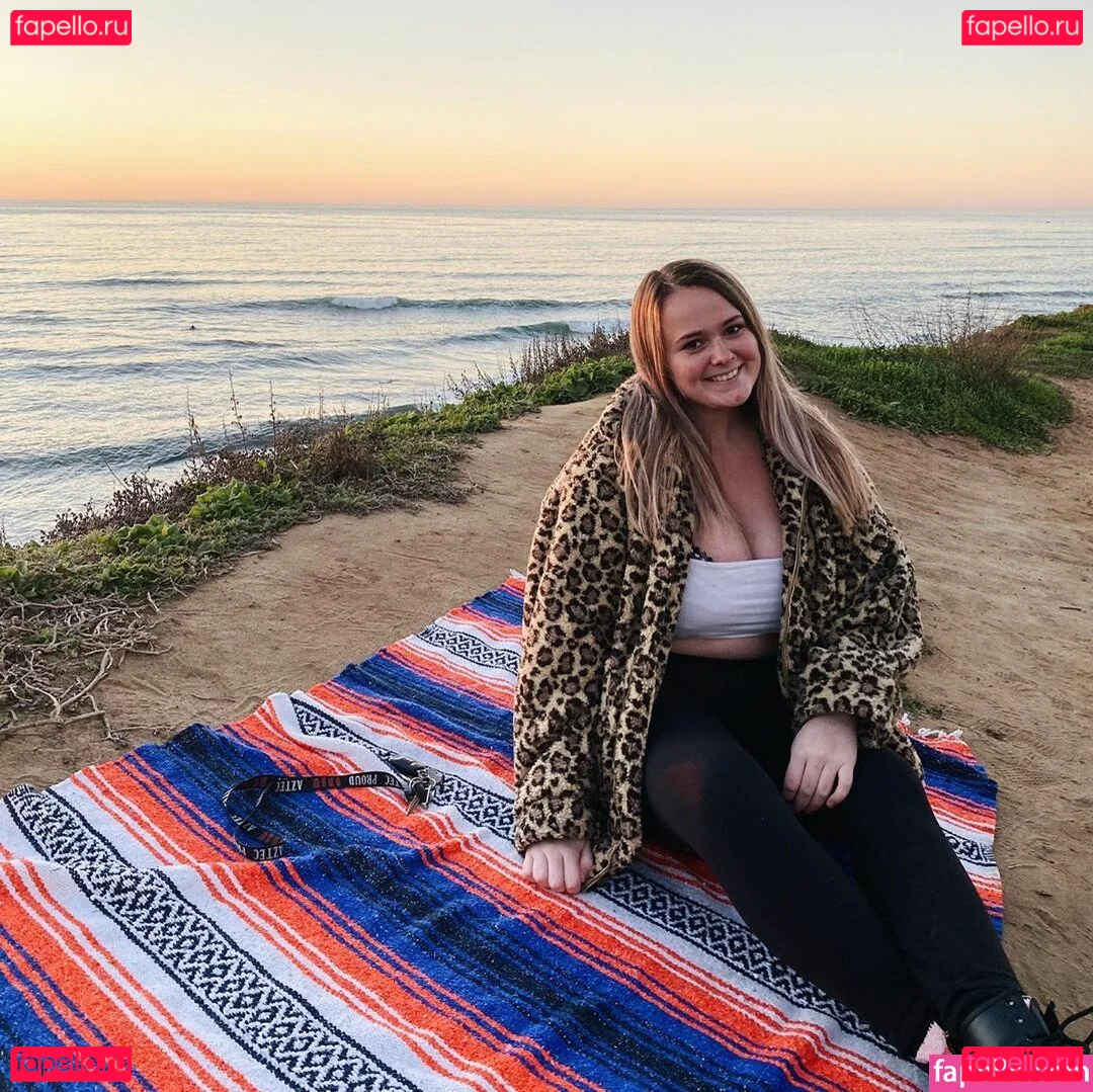 Autumn Lee Onlyfans Photo Gallery 