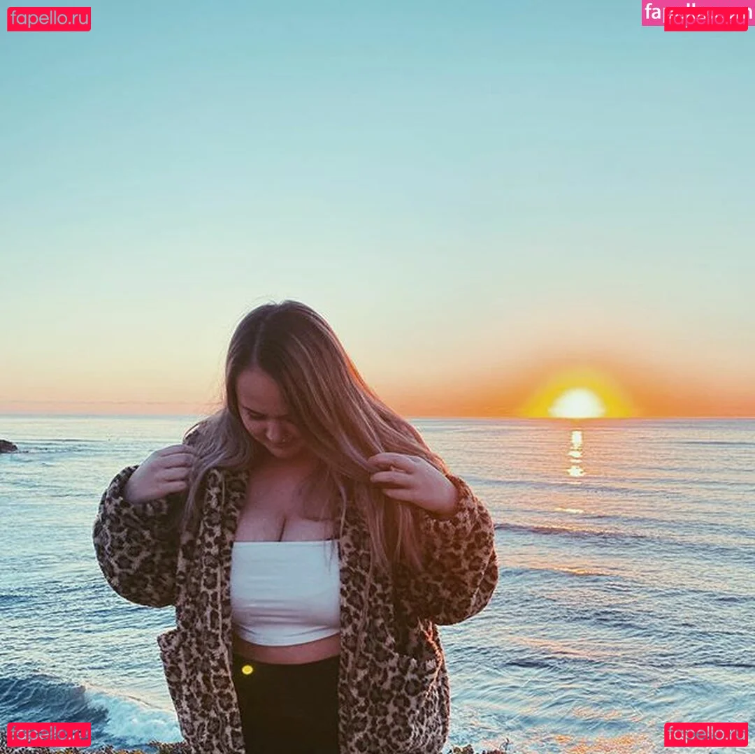 Autumn Lee Onlyfans Photo Gallery 