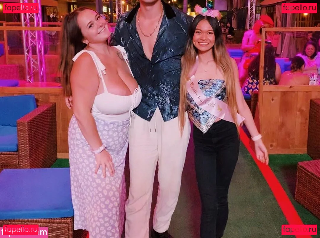 Autumn Lee Onlyfans Photo Gallery 