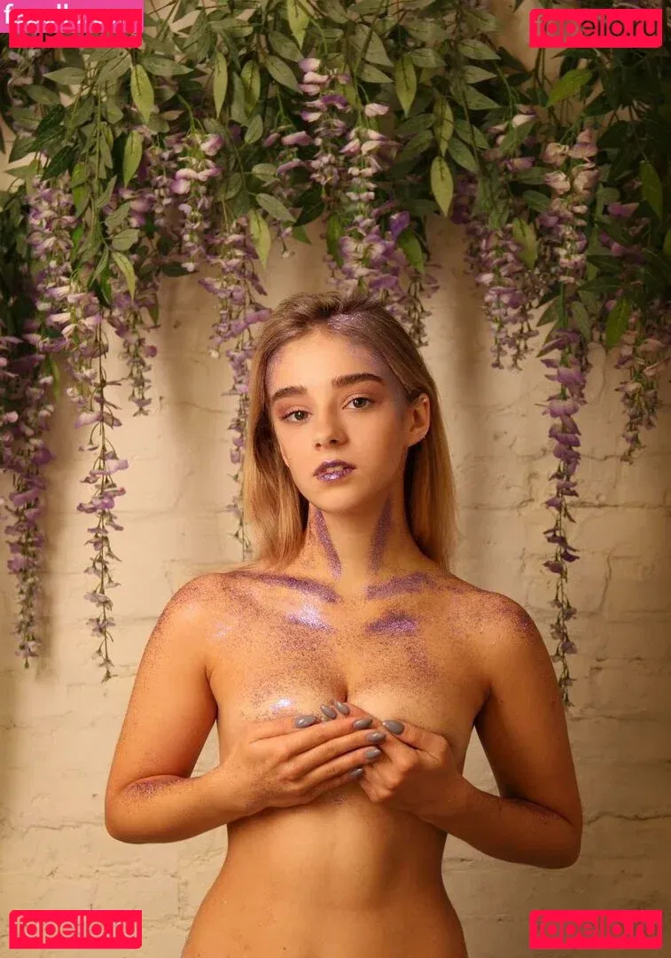 vvcalendar Onlyfans Photo Gallery 