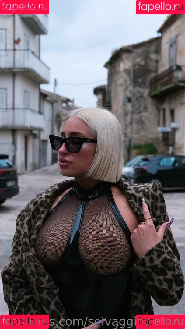 Selvaggia Blonde Onlyfans Photo Gallery 